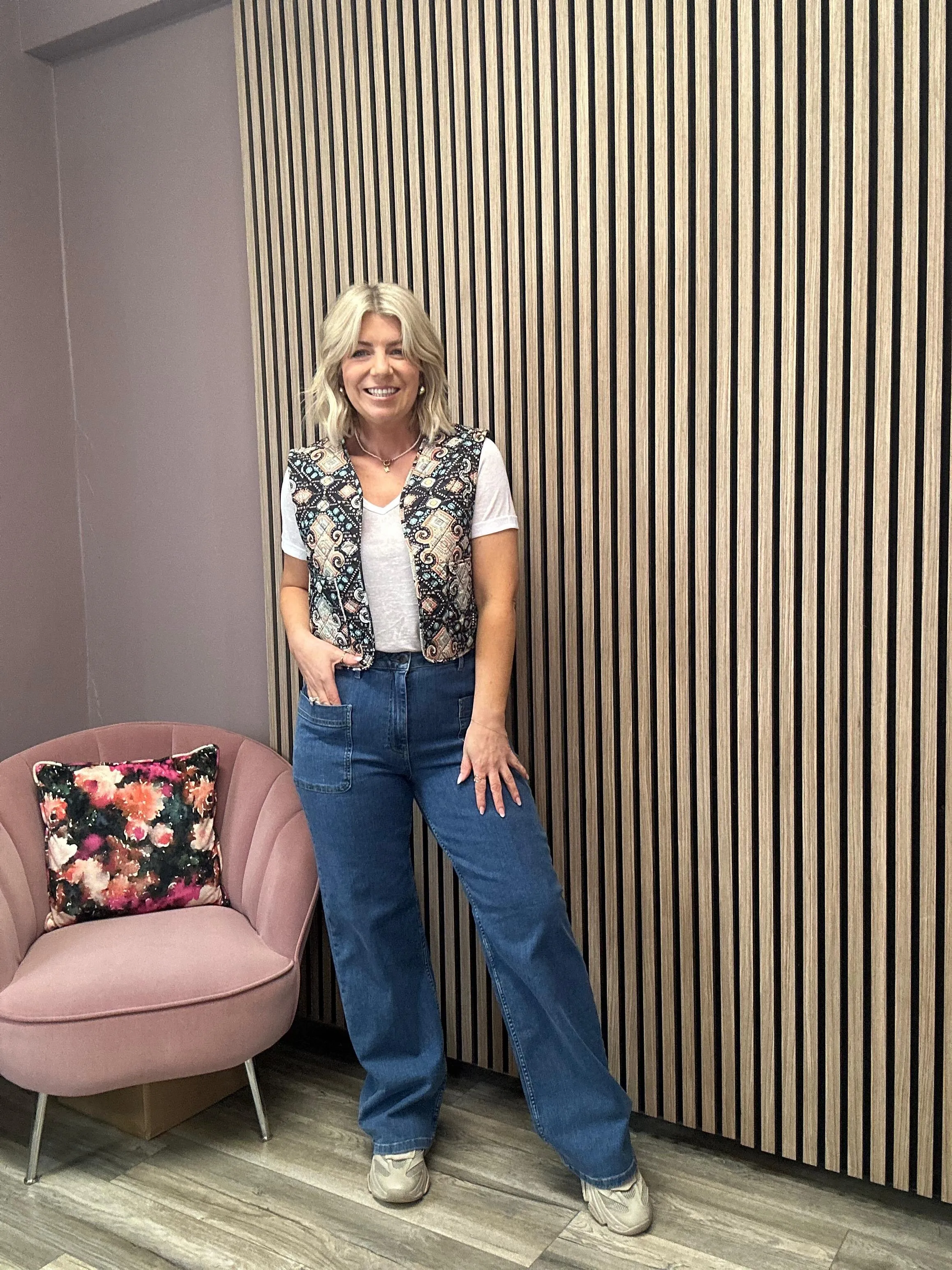 Ava Mid-Waist Straight Jeans (Light Blue Denim)