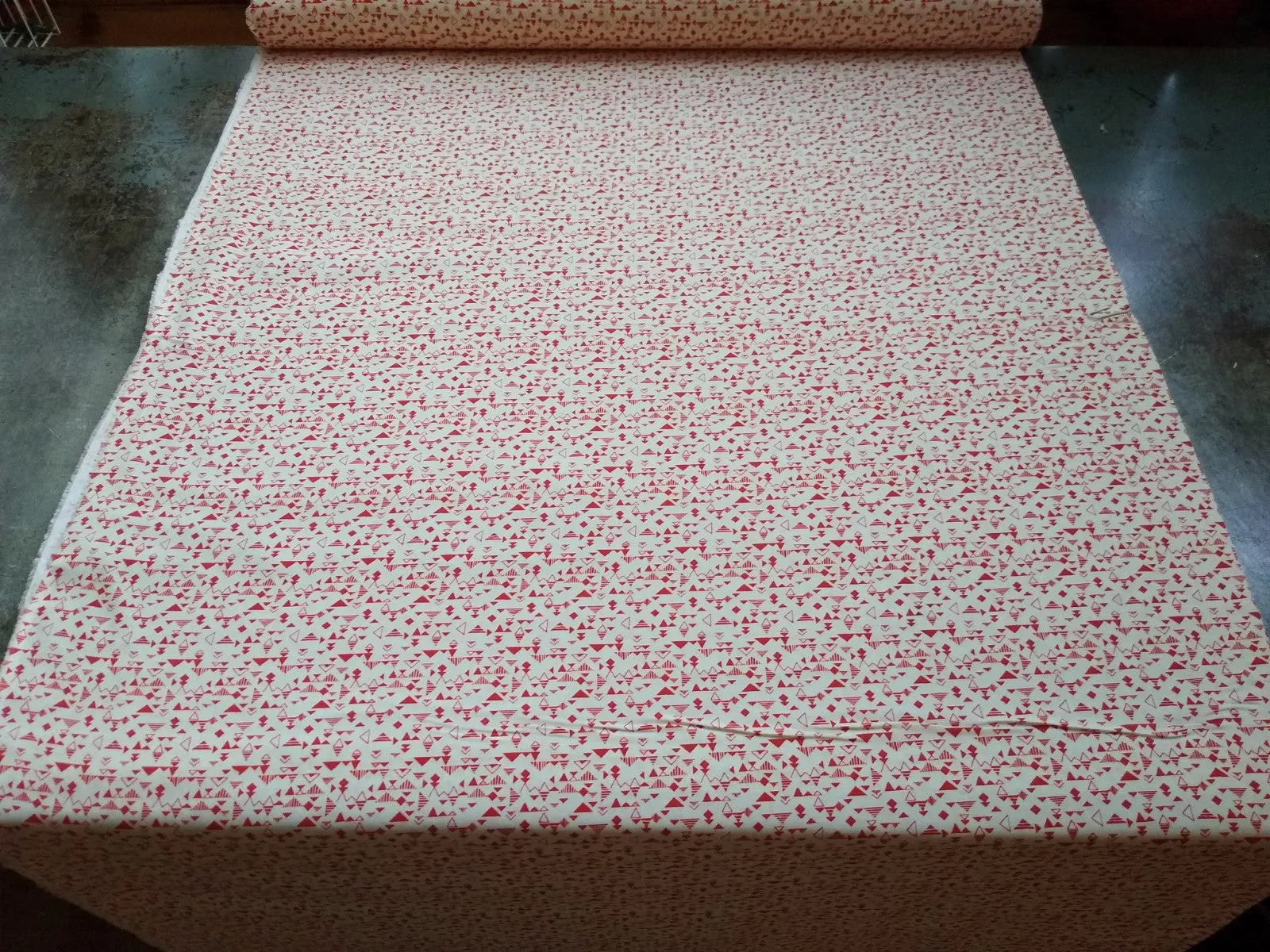 Cotton Lawn / Triangles / Red