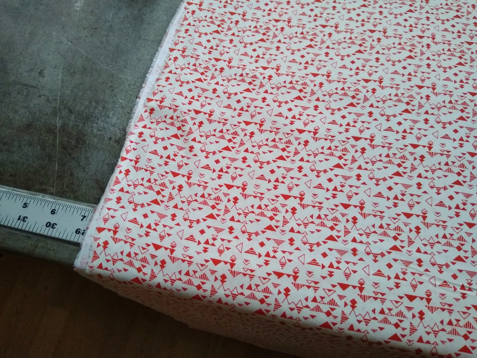 Cotton Lawn / Triangles / Red