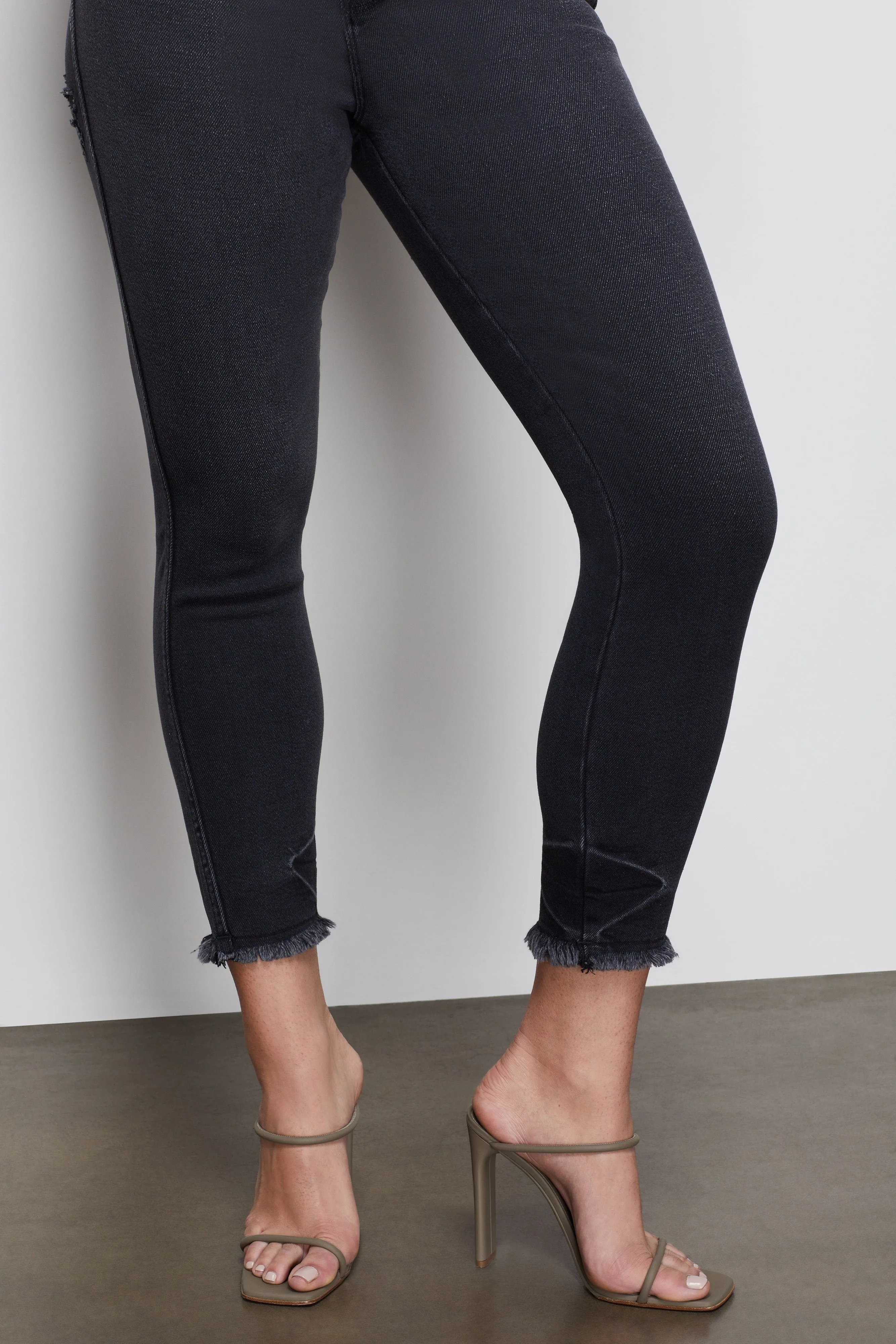 GOOD CURVE SKINNY | BLACK085